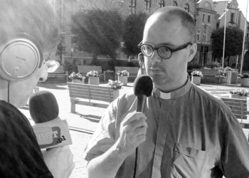 Ksiądz. Jan kaczkowski / MEDIA WNET / CC BY-SA 2.0 / wikipedia