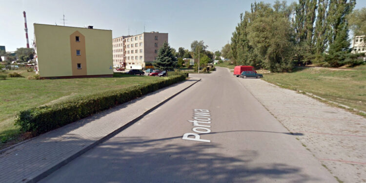 Wiosenne porządki na sandomierskich ulicach - Radio Kielce Sandomierz. Ulica Portowa,. / www.google.pl/maps/