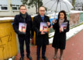 15.03.2016 Działacze PO przy przeddszkolu rozdawali ulotki Uwierzmy w Maluchy. Artur Gerada i Marzena Okła-Drewnowicz / Daniel Lenart / Radio Kielce