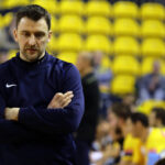 1.3.2016 Kielce. Mecz Vive Tauron - Śląsk Wrocław. Piotr Przybecki, były reprezentant kraju, a obecnie trener Śląska Wrocław / Wojciech Habdas / Radio Kielce