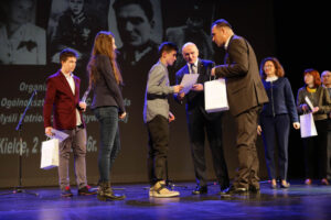 2.3.2016 Kielce. Trzecie spotkanie edukacyjne "Pamięć bohaterom", połączone z wręczeniem nagród zwycięzcom konkursu "Żołnierze wyklęci, pamięci zapomnianym bohaterom naszego regionu". / Wojciech Habdas / Radio Kielce