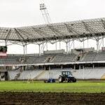 3.3.2015 Kielce. Na Kolporter Arenie trwa wymiana murawy / Wojciech Habdas / Radio Kielce