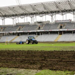 3.3.2015 Kielce. Na Kolporter Arenie trwa wymiana murawy / Wojciech Habdas / Radio Kielce