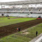 3.3.2015 Kielce. Na Kolporter Arenie trwa wymiana murawy / Wojciech Habdas / Radio Kielce