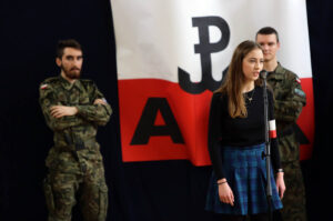 4.3.2016 Kielce. W IV LO odbyła się uroczysta akademia poświęcona rocznicy przemianowania Związku Walki Zbrojnej w Armię Krajową oraz Narodowemu Dniu Pamięci o Żołnierzach Wyklętych. / Wojciech Habdas / Radio Kielce