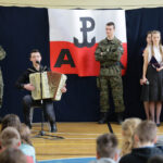 4.3.2016 Kielce. W IV LO odbyła się uroczysta akademia poświęcona rocznicy przemianowania Związku Walki Zbrojnej w Armię Krajową oraz Narodowemu Dniu Pamięci o Żołnierzach Wyklętych. / Wojciech Habdas / Radio Kielce