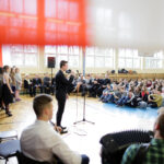 4.3.2016 Kielce. W IV LO odbyła się uroczysta akademia poświęcona rocznicy przemianowania Związku Walki Zbrojnej w Armię Krajową oraz Narodowemu Dniu Pamięci o Żołnierzach Wyklętych. / Wojciech Habdas / Radio Kielce