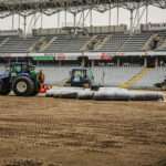 4.3.2016 Kielce. Trwa wymiana murawy na Kolporter Arenie / Wojciech Habdas / Radio Kielce