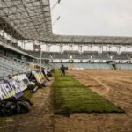 4.3.2016 Kielce. Trwa wymiana murawy na Kolporter Arenie / Wojciech Habdas / Radio Kielce