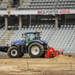 4.3.2016 Kielce. Trwa wymiana murawy na Kolporter Arenie / Wojciech Habdas / Radio Kielce