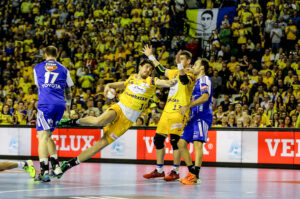 06.03.2016. Ostatnia kolejka fazy grupowej LM: Vive Tauron - Pick Szeged. Kielczanie zwyciężyli z wynikiem 27:26 (12:16). / Wojciech Habdas / Radio Kielce