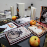 9.3.2016 Kielce. Rozpoczęły się Kieleckie Dni Tischnerowskie. Wystawa "Drogami Tischnera" w siedzibie stowarzyszenia. / Wojciech Habdas / Radio Kielce