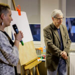 11.3.2016 Samsonów. Spotkanie ze znanym rysownikiem Edwardem Lutczynem w Gminnej Bibliotece w Samsonowie. / Wojciech Habdas / Radio Kielce