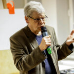 11.3.2016 Samsonów. Spotkanie ze znanym rysownikiem Edwardem Lutczynem w Gminnej Bibliotece w Samsonowie. / Wojciech Habdas / Radio Kielce