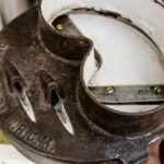 12.3.2016 Kielce. Giełda Kolekcjonerska w WDK. Maszyna do siekania kapusty, marchewki. / Wojciech Habdas / Radio Kielce