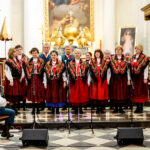 12.3.2016 Św. Krzyż. W Bazylice Mniejszej na Św. Krzyżu odbywa się III Regionalny Przegląd Pieśni Pasyjnej i Pokutnej. n/z Chełmowianki / Wojciech Habdas / Radio Kielce