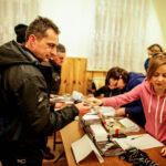 18.3.2016 Opatów. Ekstremalna Droga Krzyżowa. Rejestracja uczestników. / Wojciech Habdas / Radio Kielce