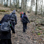 19.3.2016 Św. Krzyż. Ekstremalna Droga Krzyżowa. Ostatnie kilkaset metrów przed celem. / Wojciech Habdas / Radio Kielce