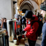 19.3.2016 Św. Krzyż. Ekstremalna Droga Krzyżowa. Chwina na odpoczynek. / Wojciech Habdas / Radio Kielce