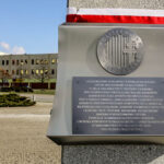 23.3.2016 Kielce. Ponownie odsłonięto Obelisk Laserowyh Technologii Metali przy Politechnice Świętokrzyskiej. / Wojciech Habdas / Radio Kielce