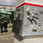 23.3.2016 Kielce. Ponownie odsłonięto Obelisk Laserowyh Technologii Metali przy Politechnice Świętokrzyskiej. / Wojciech Habdas / Radio Kielce