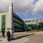 23.3.2016 Kielce. Ponownie odsłonięto Obelisk Laserowyh Technologii Metali przy Politechnice Świętokrzyskiej. / Wojciech Habdas / Radio Kielce