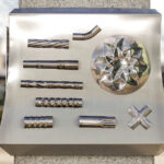 23.3.2016 Kielce. Ponownie odsłonięto Obelisk Laserowyh Technologii Metali przy Politechnice Świętokrzyskiej. / Wojciech Habdas / Radio Kielce