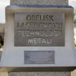 23.3.2016 Kielce. Ponownie odsłonięto Obelisk Laserowyh Technologii Metali przy Politechnice Świętokrzyskiej. / Wojciech Habdas / Radio Kielce