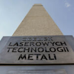 23.3.2016 Kielce. Ponownie odsłonięto Obelisk Laserowyh Technologii Metali przy Politechnice Świętokrzyskiej. / Wojciech Habdas / Radio Kielce