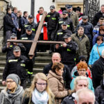 25.3.2016 Droga krzyżowa z Nowej Słupi na Święty Krzyż / Wojciech Habdas / Radio Kielce