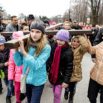 25.3.2016 Droga krzyżowa z Nowej Słupi na Święty Krzyż / Wojciech Habdas / Radio Kielce