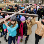 25.3.2016 Droga krzyżowa z Nowej Słupi na Święty Krzyż / Wojciech Habdas / Radio Kielce