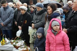 26.03.2016 Kielce. Bazylika Katedralna. Święcenie pokarmów / Wojciech Habdas / Radio Kielce