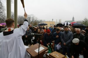 26.03.2016 Kielce. Bazylika Katedralna. Święcenie pokarmów / Wojciech Habdas / Radio Kielce