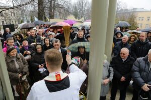 26.03.2016 Kielce. Bazylika Katedralna. Święcenie pokarmów / Wojciech Habdas / Radio Kielce