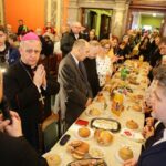 26.03.2016 Kielce. WDK. Śniadanie wielkanocne dla potrzebujących i bezdomnych / Wojciech Habdas / Radio Kielce