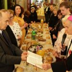 26.03.2016 Kielce. WDK. Śniadanie wielkanocne dla potrzebujących i bezdomnych / Wojciech Habdas / Radio Kielce