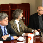 30.3.2016 Kielce. Konferencja prasowa poświęcona Sympozjum Naukowemu – Święty Krzyż – Dziedzictwo Wiary, Kultury i Przyrody, organizowanemu przez Wojewodę Świętokrzyskiego, przy współorganizacji Świętokrzyskiego Parku Narodowego oraz Misjonarzy Oblatów Maryi Niepokalanej ze Świętego Krzyża. / Wojciech Habdas / Radio Kielce