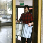 30.3.2016 Kielce. Podpisy pod referendum w sprawie odwołania Prezydenta Wojciecha Lubawskiego trafiły do Komisarza Wyborczego. / Wojciech Habdas / Radio Kielce