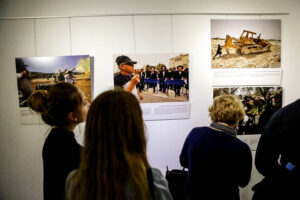 31.3.2016 Kielce. "W kręgu chasydów" - wystawa fotografii w Muzeum Dialogu Kultur / Wojciech Habdas / Radio Kielce