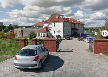Klimontów. Zespół Szkół. / www.google.pl/maps/