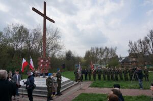 13.04.2016 r. Starachowice. Uczcili pamięć ofiar Katynia / Krzysztof Żołądek / Radio Kielce