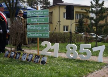 13.04.2016 r. Starachowice. Uczcili pamięć ofiar Katynia / Krzysztof Żołądek / Radio Kielce