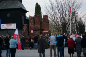 14.04.2016 r. Ostrowieckie uroczystości katyńskie / Teresa Czajkowska / Radio Kielce