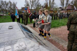 13.04.2016 r. Starachowice. Uczcili pamięć ofiar Katynia / Krzysztof Żołądek / Radio Kielce