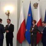 20.04.2016. Dwie firmy z województwa świętokrzyskiego: skarżyskie "Mesko" oraz kielecka "Iskra"  zostały wyróżnione certyfikatem "Pracodawca Przyjazny Pracownikom" / Jarosław Rusiecki / Facebook