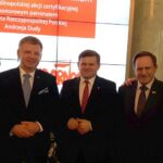 20.04.2016. Dwie firmy z województwa świętokrzyskiego: skarżyskie "Mesko" oraz kielecka "Iskra"  zostały wyróżnione certyfikatem "Pracodawca Przyjazny Pracownikom" / Jarosław Rusiecki / Facebook