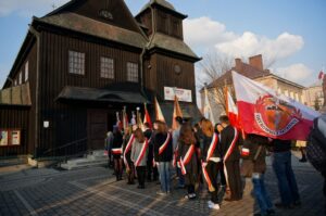 14.04.2016 r. Ostrowieckie uroczystości katyńskie / Teresa Czajkowska / Radio Kielce