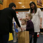 Finał konkursu na najpiękniejszą marzannę (7 kwietnia 2016 r.) / Piotr Michalski / Radio Kielce