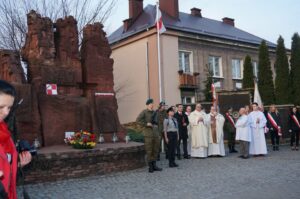 14.04.2016 r. Ostrowieckie uroczystości katyńskie / Teresa Czajkowska / Radio Kielce